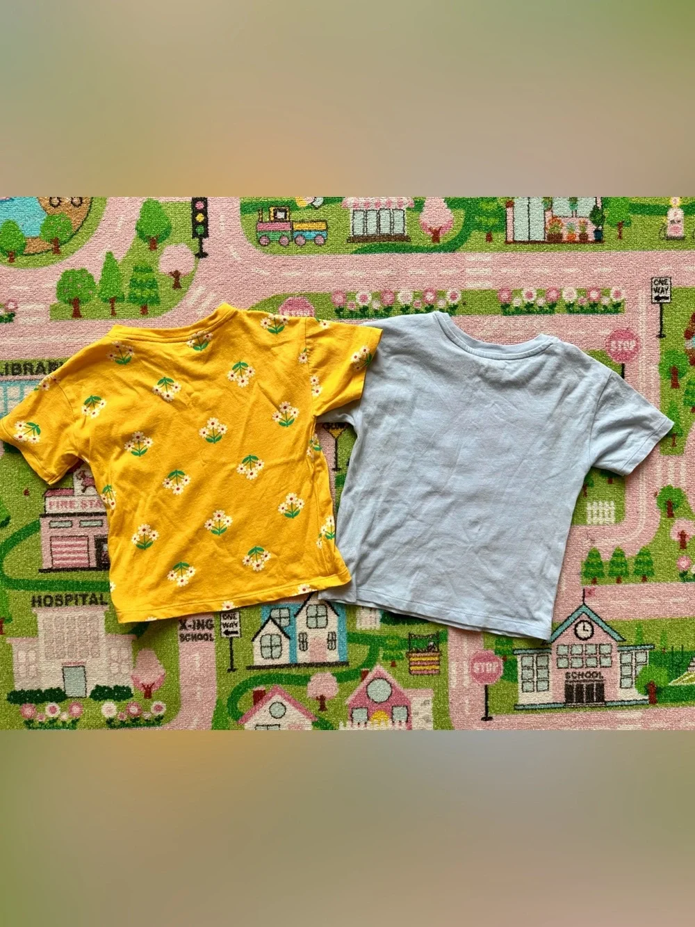 Old Navy Toddler Short-Sleeve Tee Bundle with appliqué bow and florals like new
